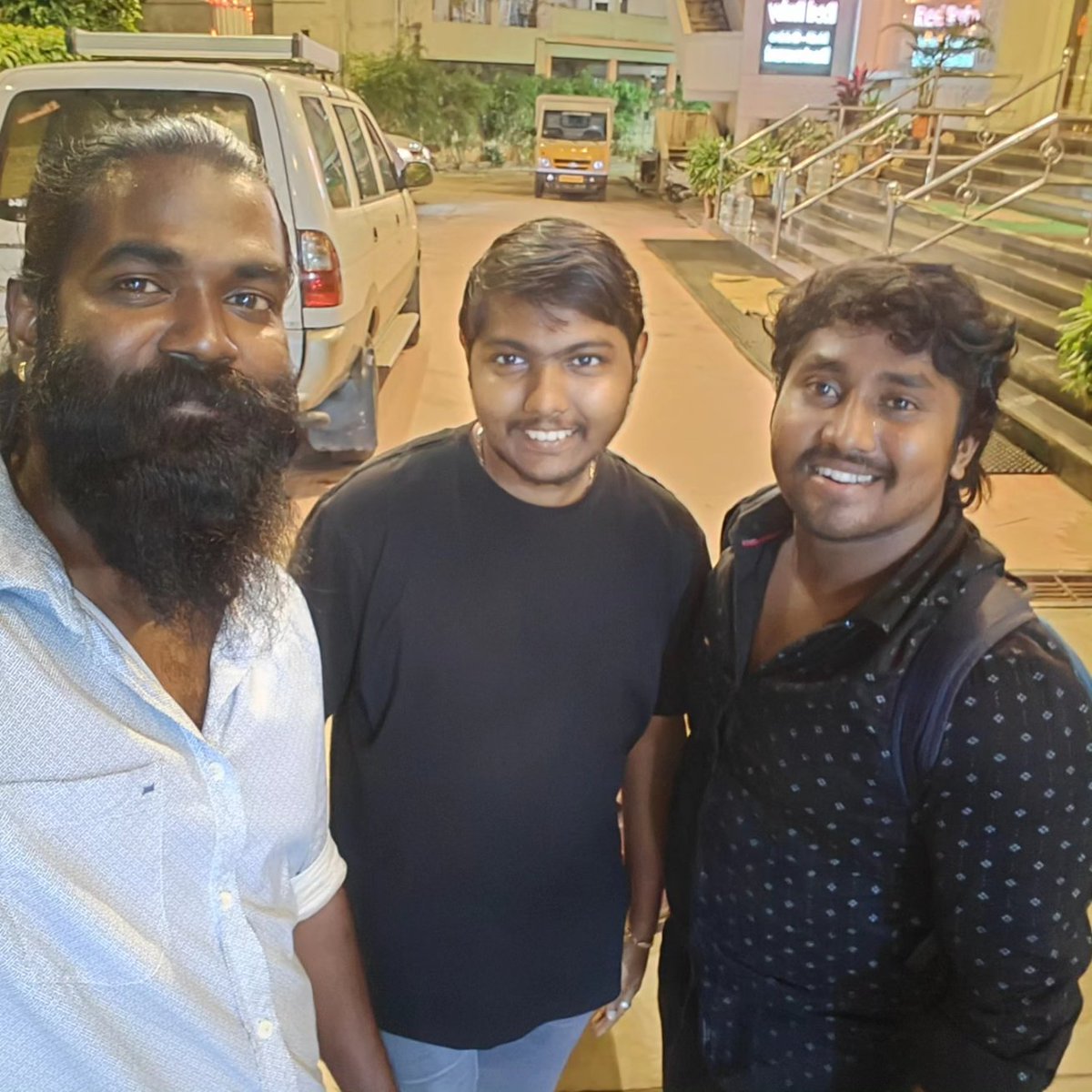 JcLnAmbDrInfant's tweet photo. All about yesterday with two celebraties the great entertainer @EntertainerArun bro and @thanjaitamizha bro fun overload #bharathasirpi #thanjaitamizhan #pranesh_infant_raj_ennum_naan #peacebro #fun #funoverloaded #funny #goodvibes #good #evergreen https://t.co/azYzMYKZW0