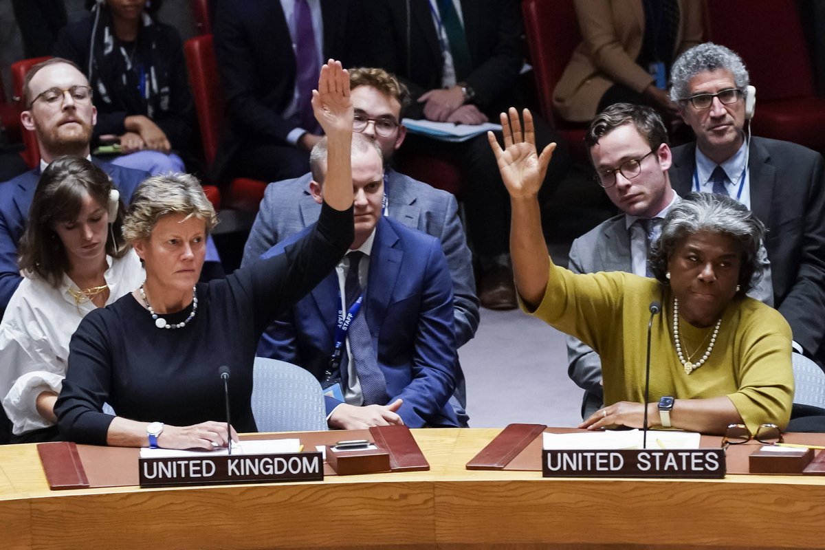 😡Pourquoi Israël domine-t-elle la politique Américaine ?
ça va être long. Faudra s'accrocher, mais tout va s'éclaircir à la fin.

1⃣ l'affaire Epstein lève le voile sur un trafic sexuel mondial, dirigé par le milliardaire, juif, américain, mais aussi un système de chantage de
