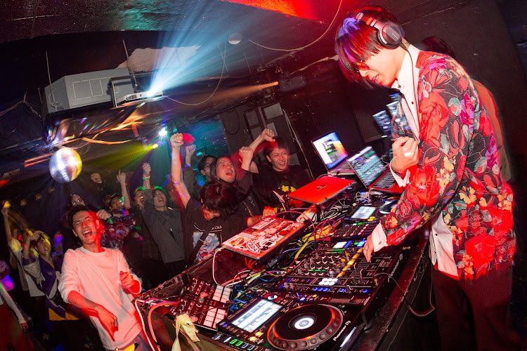 dj_heropon's tweet photo. DJ中のフロアの様子も分かる凄く良い感じの写真撮って貰えてて嬉しい☺️ #FASTFANTASY https://t.co/DLLvPgvGoh