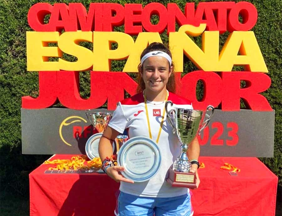 NOTICIAS (Atrasado, 8 de julio).-Segundo título de SUBCAMPEONA DE ESPAÑA junior por equipos / Celebrado en Zaragoza (peketenis.com/2023/07/08/seg…) <a href="/tenispeke/">PEKETENIS</a> <a href="/WilsonTennis/">Wilson Tennis</a> <a href="/WilsonTenisEsp/">Wilson Tenis España</a> <a href="/fattenis/">#TenisAndalucía</a> <a href="/rnadalacademy/">Rafa Nadal Academy</a> <a href="/EqueliteFerrero/">EF</a> <a href="/GlobalCollegeUS/">Global College USA</a> <a href="/JomaSport/">Joma Sport</a>