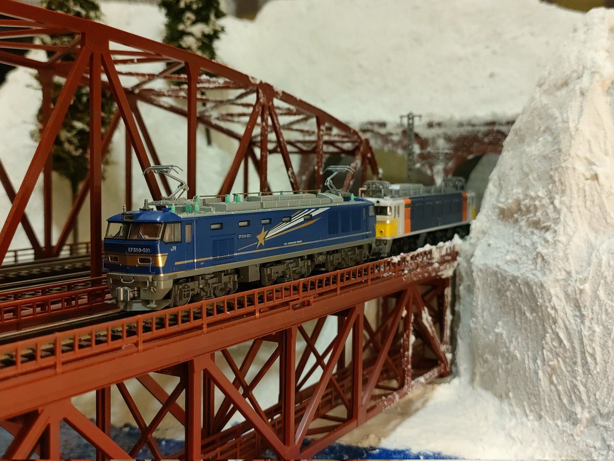 9mm_trainmodel's tweet photo. Nゲージで分割式のレイアウト作ってます。今年は作り込むぞ🔥
 #いいねした鉄道ファン全員フォローする https://t.co/WEKIh49lb0