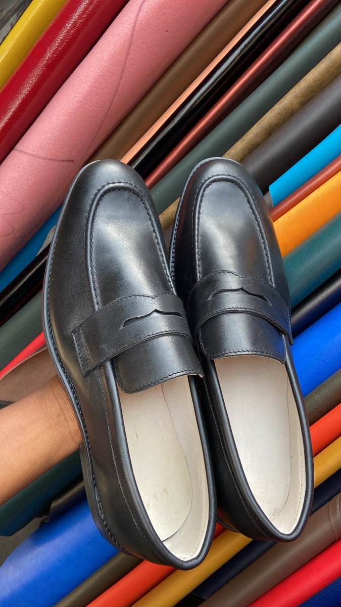 NaomiBenibo's tweet photo. Shoes that makes your feet feel  relax 👞 
Get yourself a
Pair of loafers today🤭
Kindly retweet my customer might be on your Timeline 🦋 https://t.co/VEtQ11RCiX