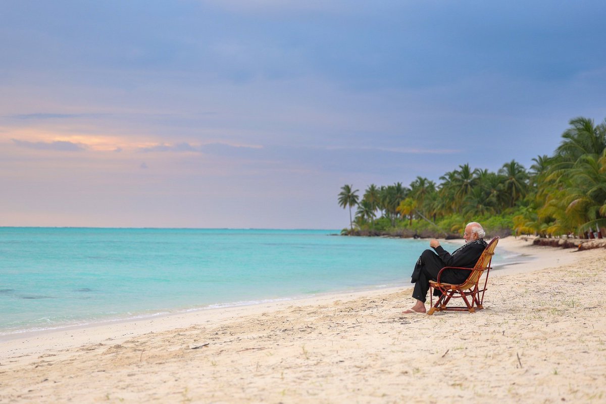 ShwetGoyal0's tweet photo. It is such a mesmerising moment seeing Honourable PM @narendramodi walking on the beaches of the  transformed New #Lakshadweep as the preferred global tourist destination with all modern tourism &amp; citizen centric city amenities.
#Lakshadweep https://t.co/86lCjop5lu