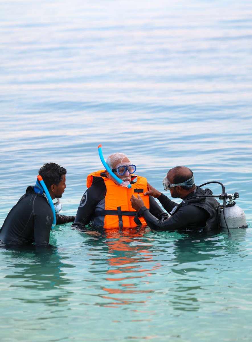 ShwetGoyal0's tweet photo. It is such a mesmerising moment seeing Honourable PM @narendramodi walking on the beaches of the  transformed New #Lakshadweep as the preferred global tourist destination with all modern tourism &amp; citizen centric city amenities.
#Lakshadweep https://t.co/86lCjop5lu