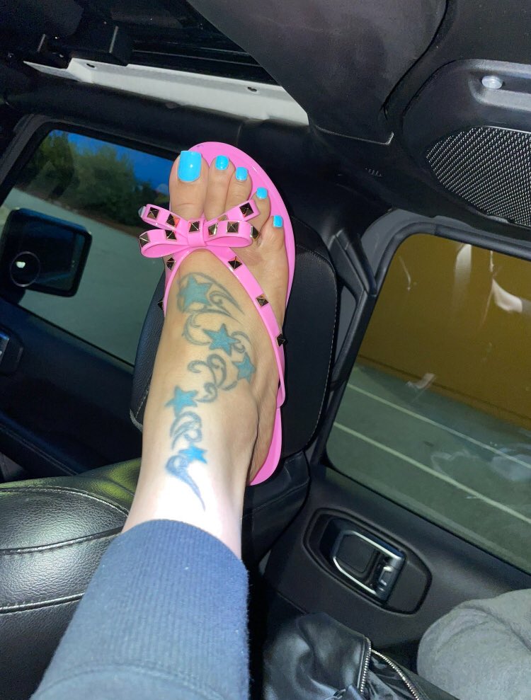 Wow 😮 I love this pretty feet so cute 🥰