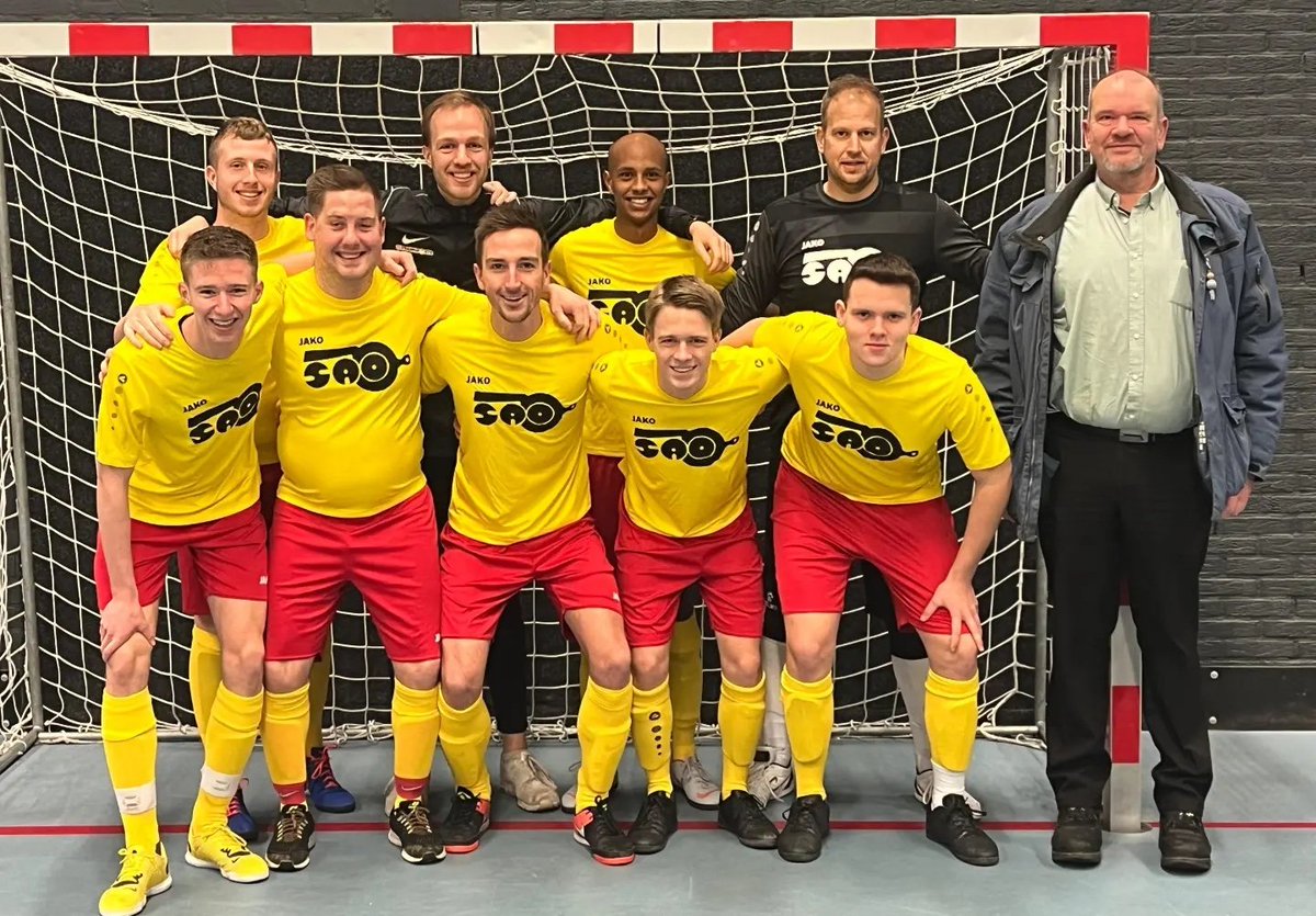 De SAO Apeldoorn heeft gisteren het Jan Willem van Essen Zaalvoetbaltoernooi gewonnen in Kampen 🏆 Lees hier het verslag van deze mooie dag!

sao-apeldoorn.nl/sao-wint-jan-w…