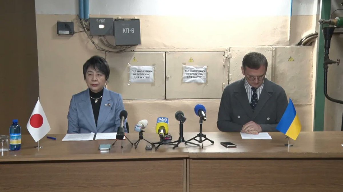 KorsunskySergiy's tweet photo. ミサイル攻撃のため、2人の閣僚の記者会見は安全を確保するため地下で行われた。これがウクライナの現実だ。上川大臣、勇気をありがとう。 https://t.co/TNhx6cIwVI