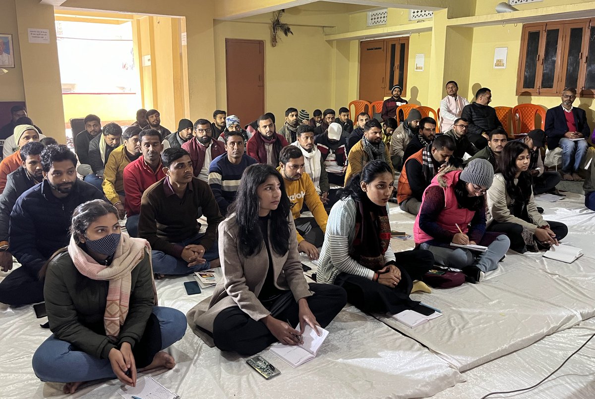 Bihar_ABVP's tweet photo. अभाविप बिहार प्रदेश का "प्रदेश कार्यसमिति बैठक" आज विद्यार्थी भवन पटना में आयोजित की गई। बैठक में अभाविप के राष्ट्रीय संगठन मंत्री श्री @AshishSainram जी, राष्ट्रीय सह संगठन मंत्री श्री @PrafullaAkant जी, श्री @iGovindaNayak जी, राष्ट्रीय महामंत्री श्री @yagywalkya जी, राष्ट्रीय उपाध्यक्ष @DrPunamSingh जी, क्ष���त्रीय संगठन मंत्री श्री @NikhilRanjanNR जी, प्रदेश अध्यक्ष डॉ @MamtaKumariMK, प्रदेश मंत्री @AbhishekYaadavG, उत्तर बिहार प्रांत संगठन मंत्री श्री @dheerajkrrgupta, दक्षिण बिहार प्रांत संगठन मंत्री श्री @RaushanSinghM सहित बिहार प्रदेश के सभी प्रमुख कार्यकर्ता उपस्थित रहे।