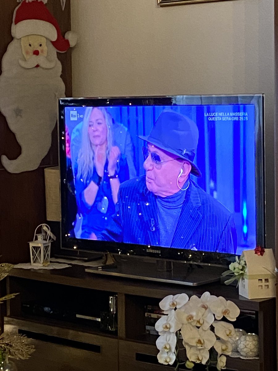 Nicola Di Bari sembra Freddie Kruger #domenicain #Rai1