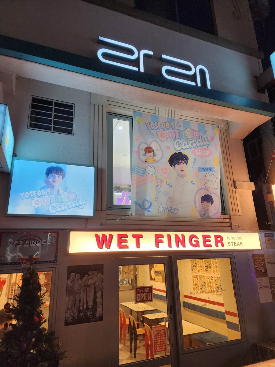 S2__Pia's tweet photo. 요섭 생일카페투어 💛 마지막 ‼️
오늘 갔던 카페 중에 제일 친절왕 카페 사장님 🫶🏻
생카 뒷정리하고 계시던 찰나에 조심스레 주문되는지 여쭤보고 들어가서 음료 시키고 특전 받았는데 사장님께서 마지막이라고 특별한 선물을 주셨어요 😘 (타래로)
@CAFE_RARAE
#요섭이네_코튼캔디샵_놀러와요 https://t.co/C6eSPP3Hc3