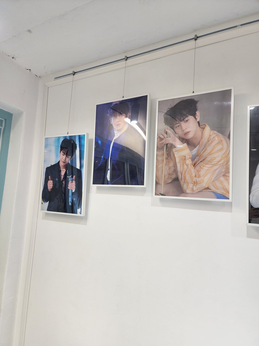 S2__Pia's tweet photo. 요섭 생일카페투어 💛 마지막 ‼️
오늘 갔던 카페 중에 제일 친절왕 카페 사장님 🫶🏻
생카 뒷정리하고 계시던 찰나에 조심스레 주문되는지 여쭤보고 들어가서 음료 시키고 특전 받았는데 사장님께서 마지막이라고 특별한 선물을 주셨어요 😘 (타래로)
@CAFE_RARAE
#요섭이네_코튼캔디샵_놀러와요 https://t.co/C6eSPP3Hc3
