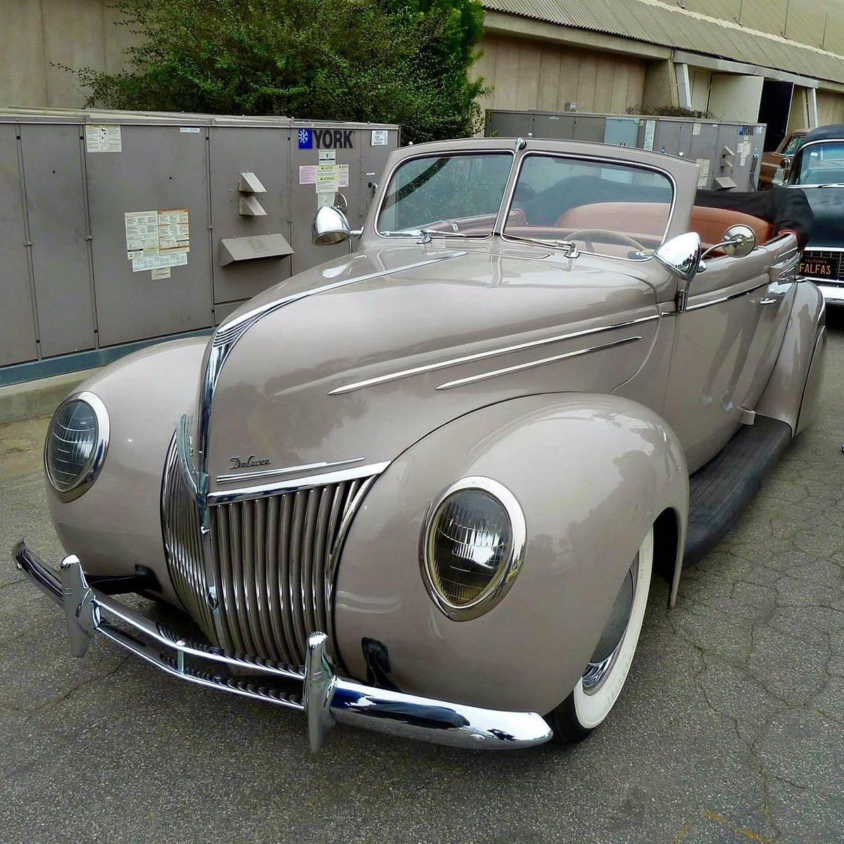 Paul26443656's tweet photo. 1940 Ford Deluxe https://t.co/370Od95cPe