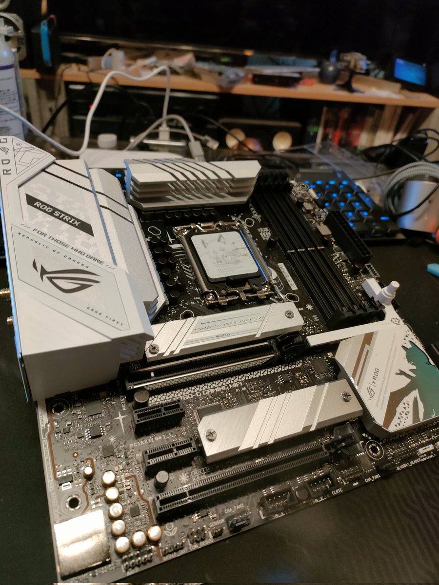 ROG B760-G GAMING WIFI吹雪開封！ ベースのG-gamingと比べたら小変更