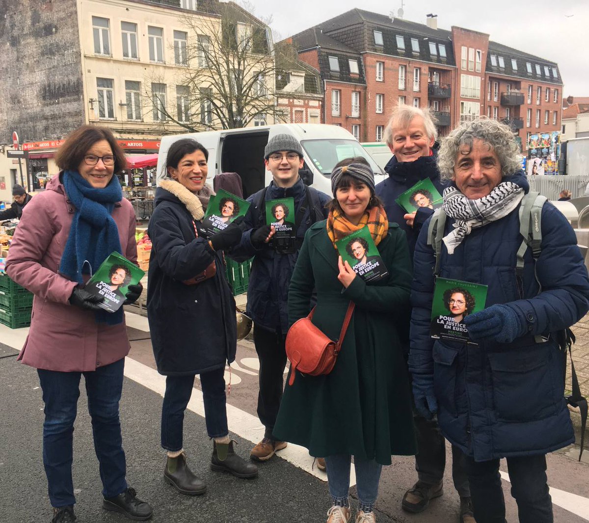 EELV_Lille's tweet photo. Nous étions ce week-end à #Wazemmes #Caulier et #Sébastopol pour vous inviter au MEETING du samedi 20 janvier 16h30 au Grandplayground !

Pour la dignité et la justice en Europe avec @marietouss1 🇪🇺🌻

➡️Pour s'inscrire: https://t.co/Xi1DN1BPy3

À très vite sur le terrain! #Lille https://t.co/ooAFwN1hNT