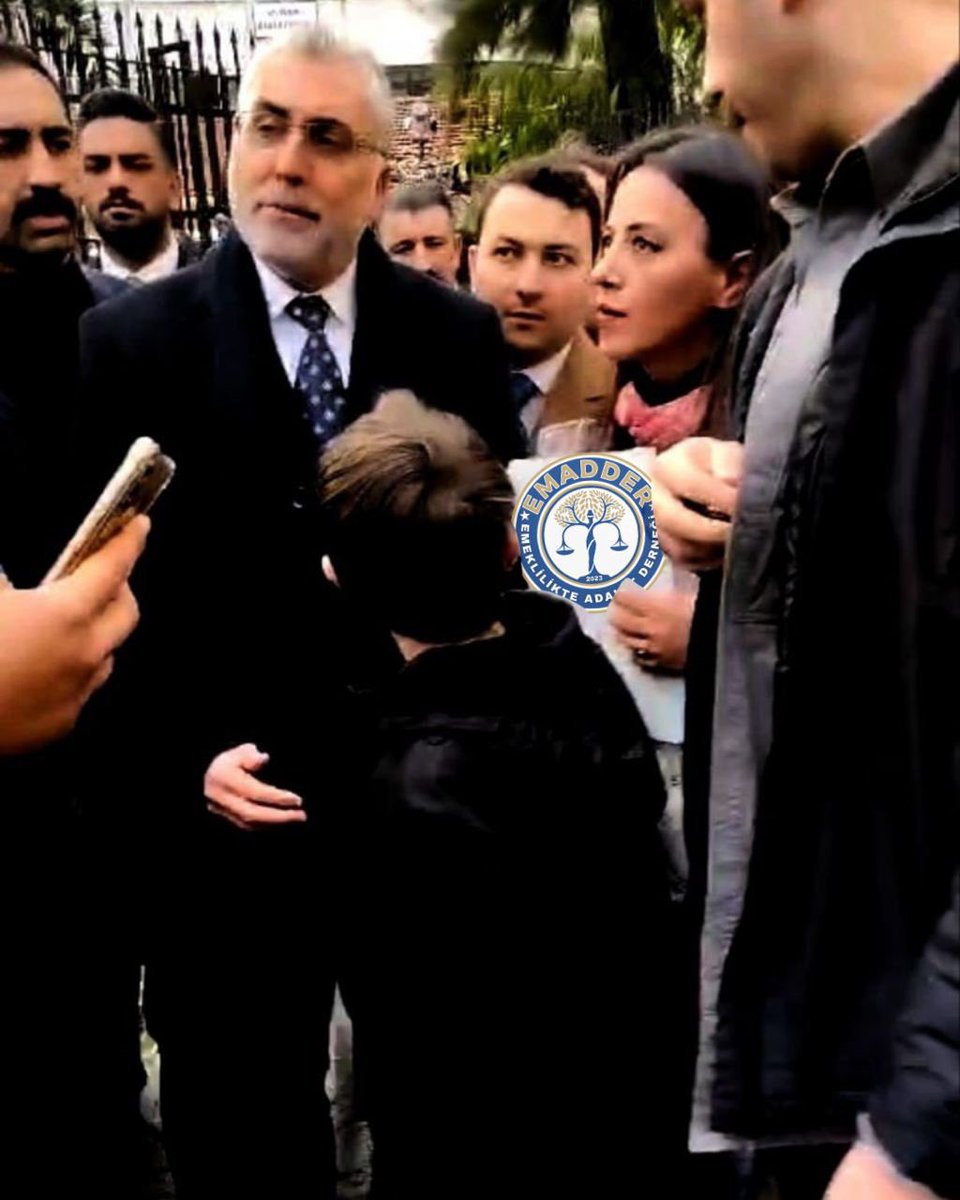 EmadDernegi's tweet photo. Emeklilikte Adalet Derneği
 İzmir il Temsilcimiz 
Sayın Nurten Demirel Hanım @nurtenD05661794 ;

Çalışma Bakanımız Sayın Vedat Işıkhan Bey @isikhanvedat ile  bir görüşme yapmıştır.

Görüşmede Bakan Bey Derneğimizi ve Kademeli emekliliği temsil ettiğimizi bildiklerini ifade etmişlerdir. Kendisine kapsamlı olarak hazırlanmış dosyamız teslim edilmiştir.

Nurten Hanıma emeklerinden dolayı teşekkür ediyoruz.

#2000LerinOyuKime
@isikhanvedat 
@RTErdogan 
@Akparti