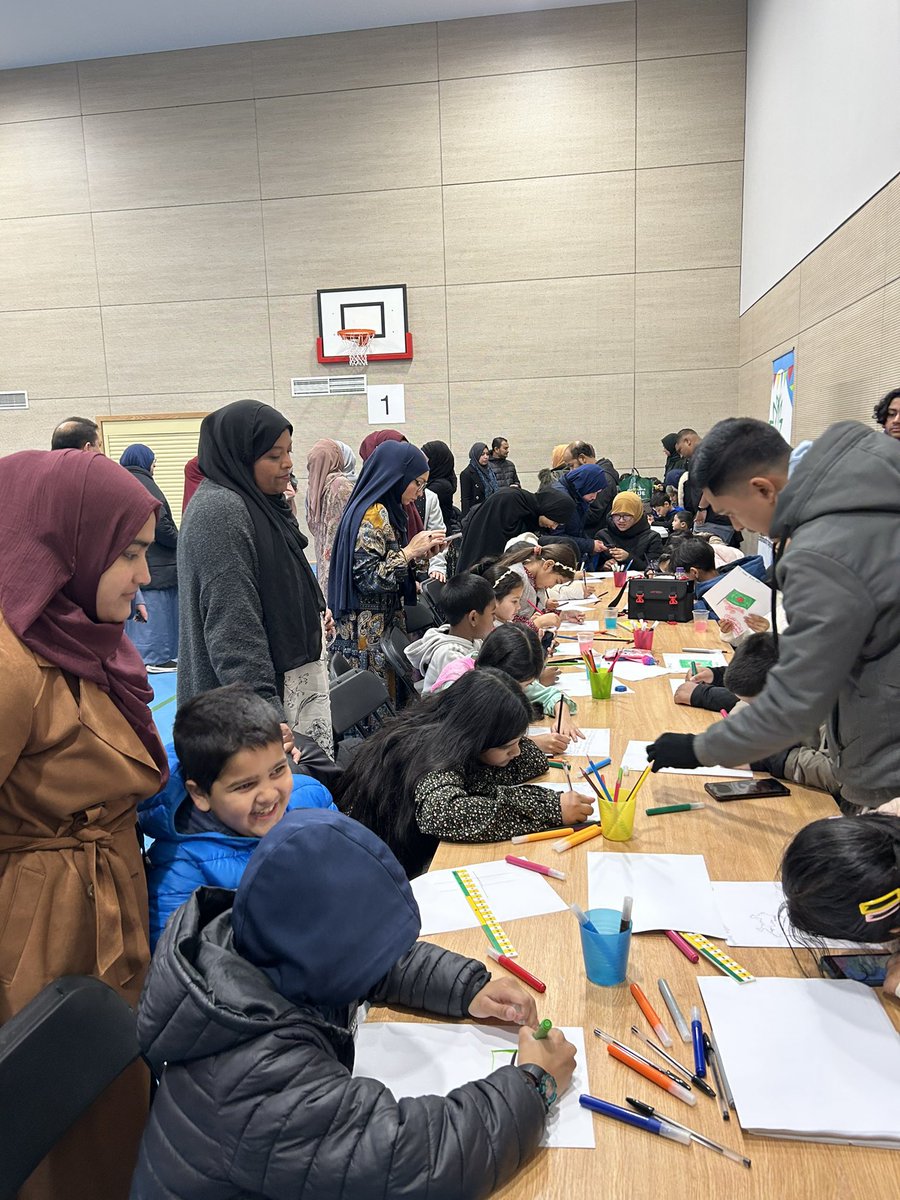 KarenPBuckQP's tweet photo. Great to join @AdamHug last night for a community event to celebrate the work of the Queen’s Park Bangladeshi Association. We are delighted to work with our local Bangladeshi community across a wide range of issues, from health and housing to education https://t.co/qkHDUlcajM