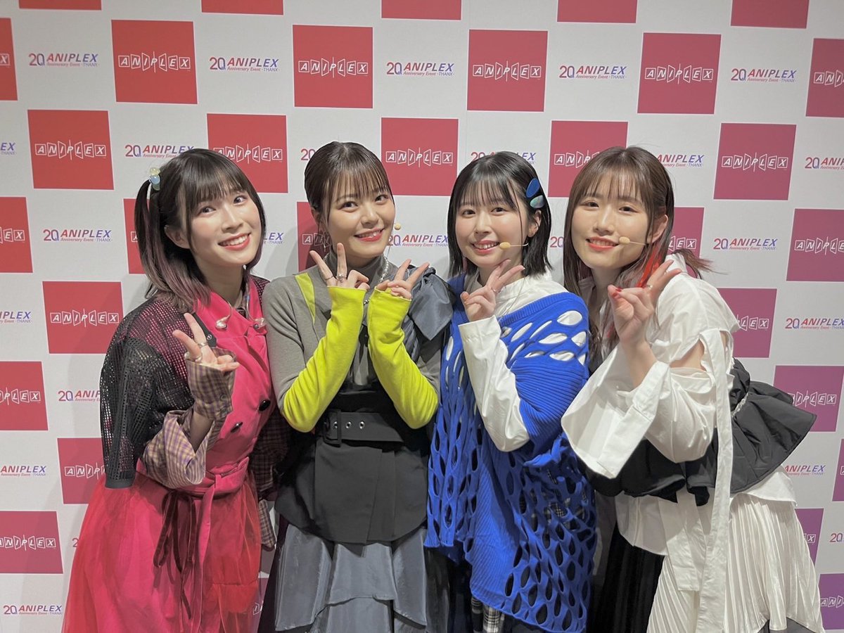 Yopipi555's tweet photo. #アニプレックス20周年 

こんなにも笑って泣けて温かい20年があっただろうか！！！！
その中に関わることができて本当に本当に本当に光栄でした。
ぼざろに出会えて良かったなあ。
全ての皆さまにTHANK YOU!!!!

#ぼっち・ざ・ろっく #結束バンド
後藤ひとり役 https://t.co/A1Q3RjZJ8m