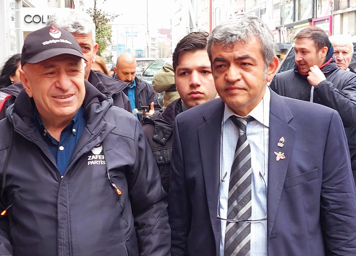 umitozdag's tweet photo. Doç. Op. Dr. Tuğrul Kihtir Zafer Partisi Kadıköy Belediye Başkan Adayı. Kihtir, Plastik ve Rekonstrüktif Cerrahtır. Kihtir, aynı zamanda 6 eseri  olan bir Tarih Araştırmacısıdır. Zafer Partisi Kurucular Kurulu üyesidir. 
 Dr. Tuğrul Kihtir 1979 İstanbul Robert Lisesi ve 1985 İstanbul Üniversitesi İstanbul Tıp Fakültesi mezunudur. Cerrahi eğitimini Clevelad Case Western Reserve Üniversitesi'nde tamamladı (1996), Plastik ve Rekonstrüktif Cerrahi, Genel Cerrahi ve Cerrahi Yoğun Bakım ihtisas eğitimleri aldı. New York Medical College'da Yardımcı Doçent, UND School of Medicine'de Doçent oldu.
İngilizce ve İtalyanca bilmektedir. Sevgili Kadıköylüler ilçenize değer veriyorsanız onu Dr. Kihtir’e emanet edebilirsiniz. @zaferpartisi @TugrulK_ZaferP