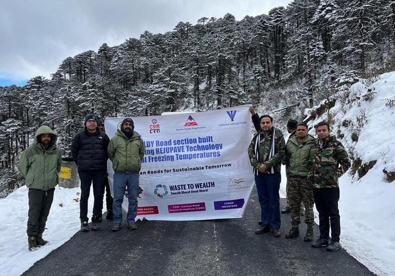 #BRO has successfully utilised an indigenously developed ‘Rejupave’ technology to build bituminous road at #SelaTunnel & LGG-Damteng-Yangste (LDY Road) road near the #LAC in #ArunachalPradesh.

'Rejupave' asphalt modifier lowers the heating requirement of bituminous mixes & also