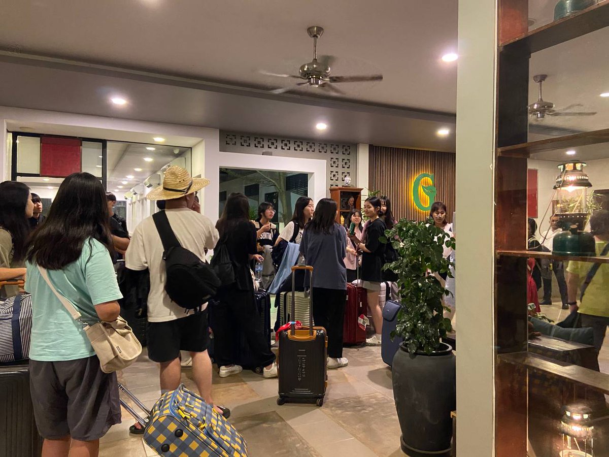 ResidenGreen's tweet photo. Warmest welcome to Ms. Aeja Lee and group! We're thrilled to have you at Green Amazon Residence Hotel!

#greenamazon #siemreap #cambodia #residence #vacacionesbariloche #frenteallago #casadetebariloche #veranobariloche #vacaciones2024 https://t.co/2dOQ9oQDVf