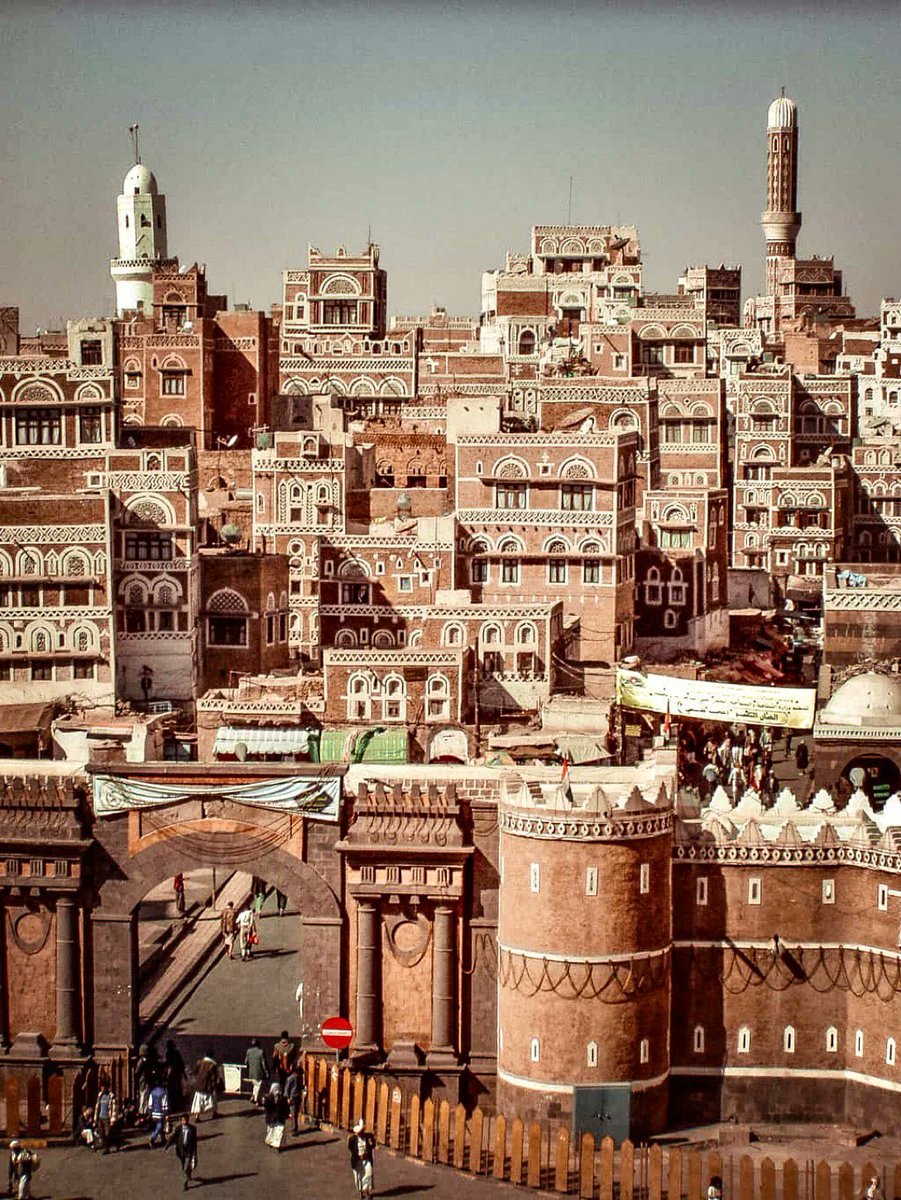 YE_Osinter's tweet photo. @TheTravelCamel Greetings from Old Sana'a https://t.co/MJ3YmrbFgn