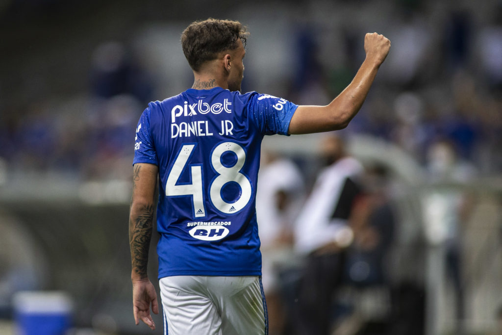 centralcecc's tweet image. Meia Daniel Jr tem consulta do Vitória pra disputar a Série A deste ano.

O jogador está emprestado o Akhmat Grozny até o meio do ano e não descarta o retorno ao Brasil

🗞️@samuelvenancio 
📸 Divulgação