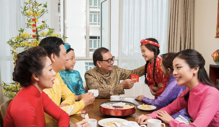 CLAREmcc's tweet image. Năm mới, con dâu mong rằng bố mẹ sẽ tiếp tục là nguồn động viên và sự ủng hộ đối với con cháu.