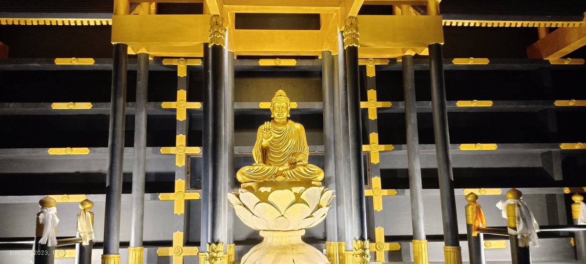 बौद्ध धर्ममा पञ्चशील 
प्राणी हिंसाबाट टाढा रहने।
झूठो बोल्नबाट टाढा रहने।
चोरी नगर्ने।
व्यभिचार नगर्ने।
मध्यपान नगर्ने।
