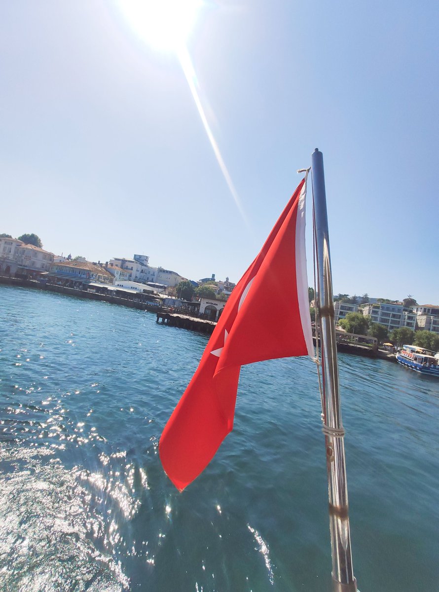 ReyhanKplan's tweet photo. @digerkm Yok ki senden daha güzeli sevelim, yok ki senden daha değerli uğruna ölelim""..🇹🇷 ♥️ https://t.co/WOHuJp3oeO