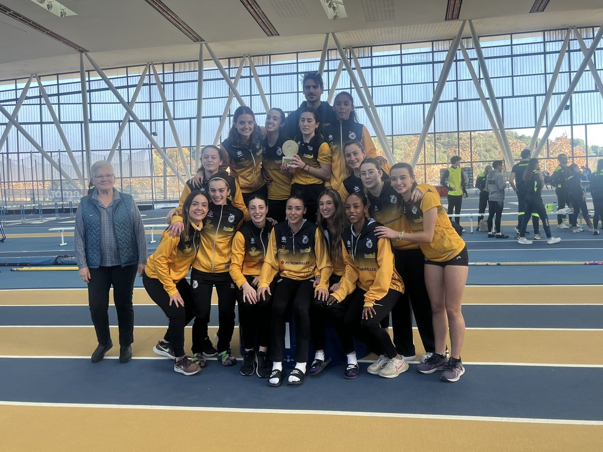 Atletisme_FCA's tweet photo. 😱😱 @CAIgualada en noies i @fedandatletisme en nois aconsegueixen l’ascens a FINAL A! 

L’equip de l’Anoia torna a la divisió més alta PC 🏟 amb 85 punts, d’altra banda, l’equip del Principat ho fa per primer cop amb 81 punts.

L’enhorabona a tots i totes! 🤝 https://t.co/vYesXTRL28