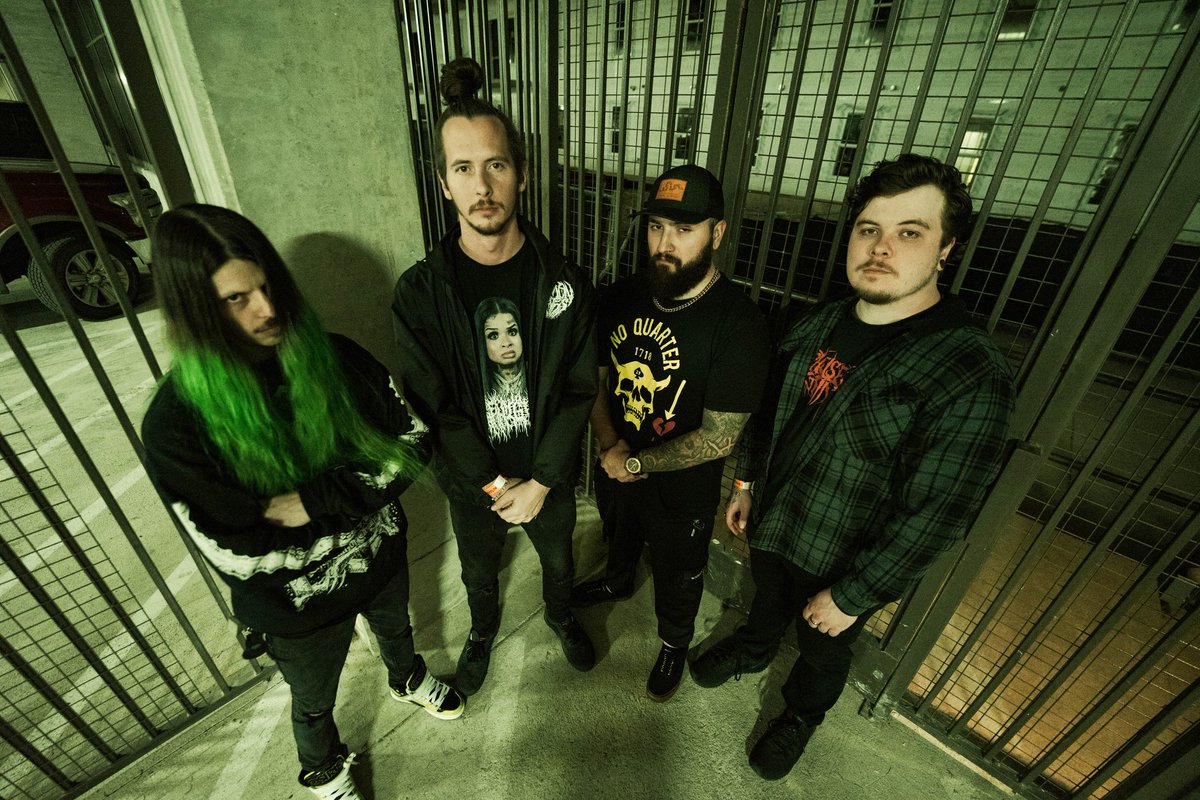 MeiKunVR's tweet photo. Me and my band Common Thieves https://t.co/Ty1pxsGIxn