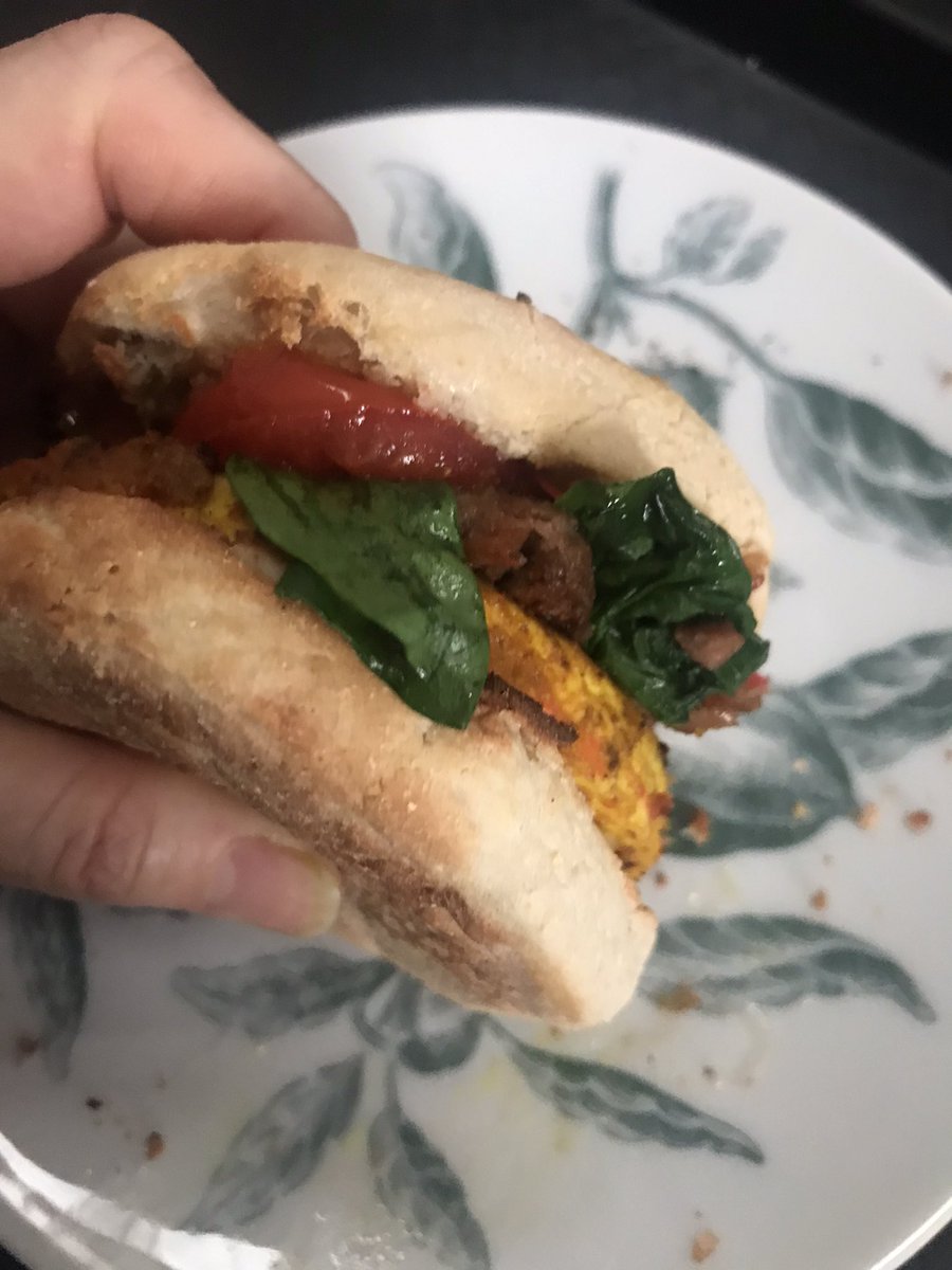 Had to make another #BreakfastSandwich today 😋. This time I added one link of @BeyondMeat breakfast sausage. Smackin’ good 💚🌱 🥪 .