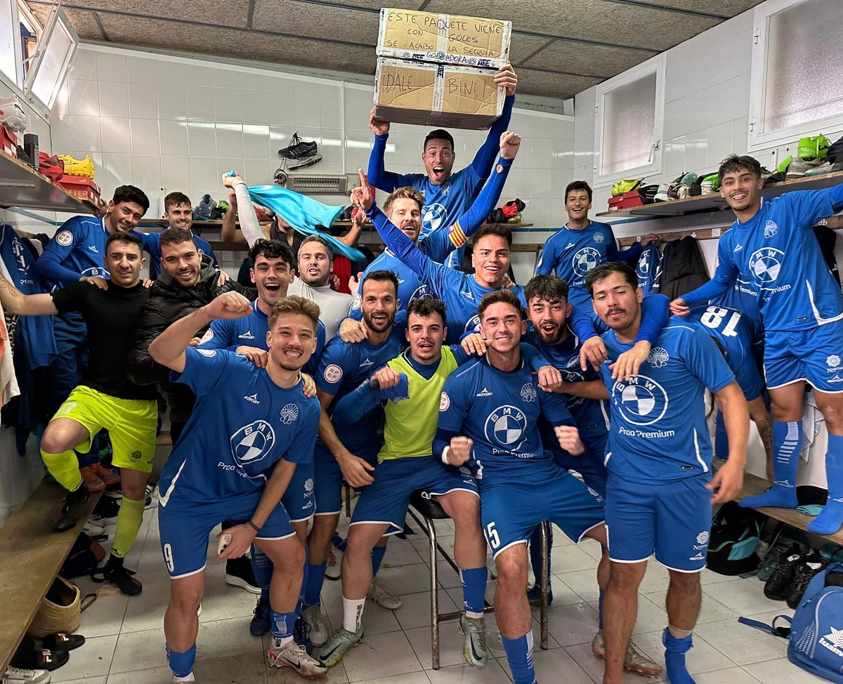 Bon comemçament del locals, amb victòria contra <a href="/ue_alcudia/">UE Alcúdia</a>, concedint poques ocasions i definint amb gols de molta qualitat. 1-0 Pau Vila 16’, 2-0 Elias 80’ i 3-0 Jandro 88’. El gol del visitants ja en el descompte Cèsar 93’
💪💪💙💙