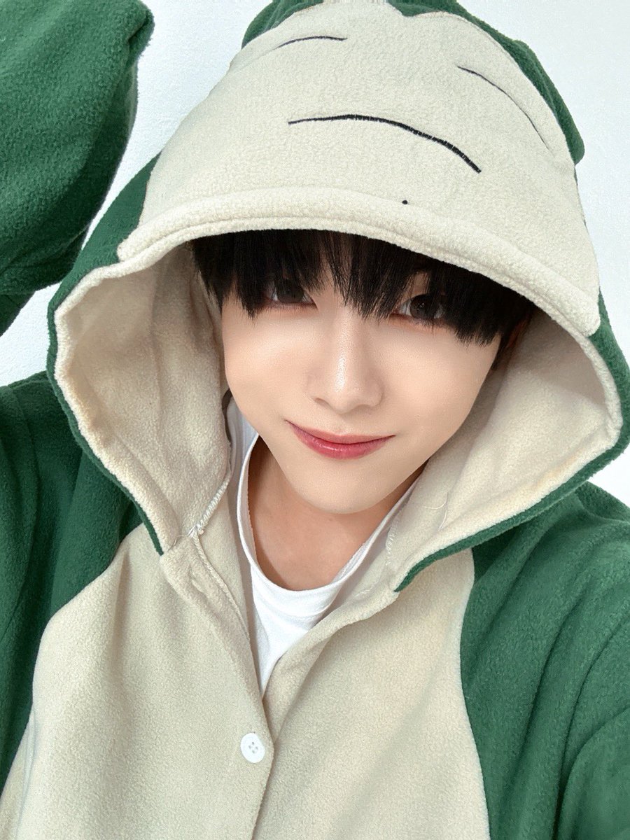 NINE_i_Firstone's tweet photo. [#반]

잠맘보 김반 ☺️

#NINEi #나인아이 #VAHN
#크리스마스처럼 #Back_to_Christmas 
#NINEi_크리스마스처럼 #NINEi_Back_to_Christmas https://t.co/UEwEfipF70