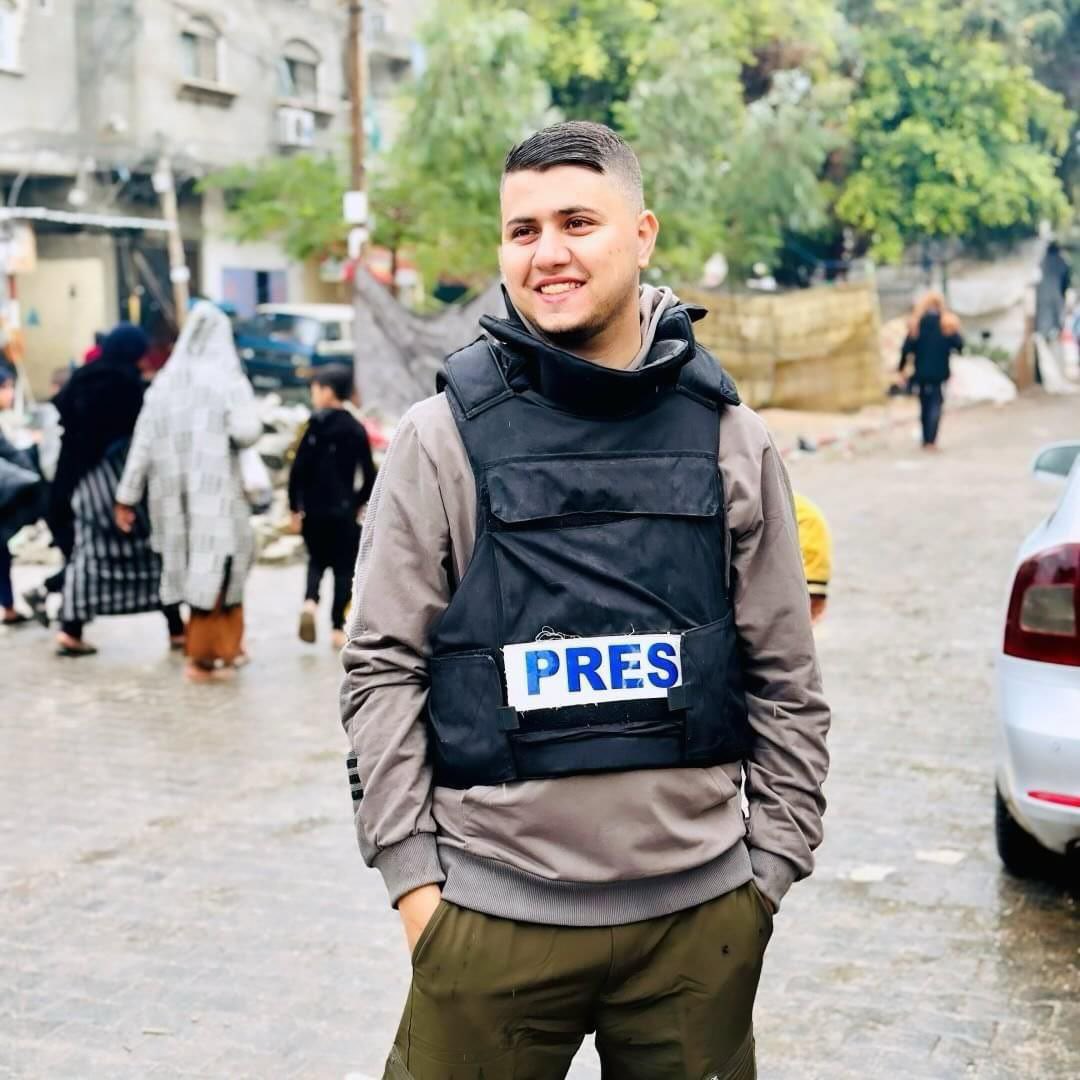 mycarehq's tweet photo. Dr Ziad update  wartawan Mustafa Thuraya     yang telah banyak membantu dalam liputan gambar video projek MyCARE di Gaza telah syahid sebentar tadi.  Allahuakbar. https://t.co/LjcdqsS5NO