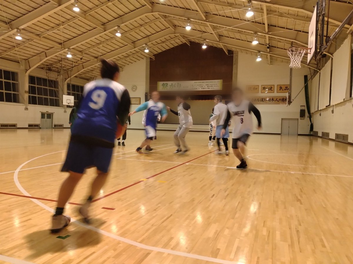 sa_kondo's tweet photo. 今晩はクラブチームの #バスケ初め
今日のチームは強力ガード陣が走ってくれて全勝。
ベテラン勢も要所で良いプレイができたかな。
昨日の #山形ワイヴァンズ から、我がチームは今年に入って負けなし!
勝っても負けても、#やっぱりバスケは最高だ
#nobasketballnolife #スリッカーズ #slickers https://t.co/Eeful1AgrB