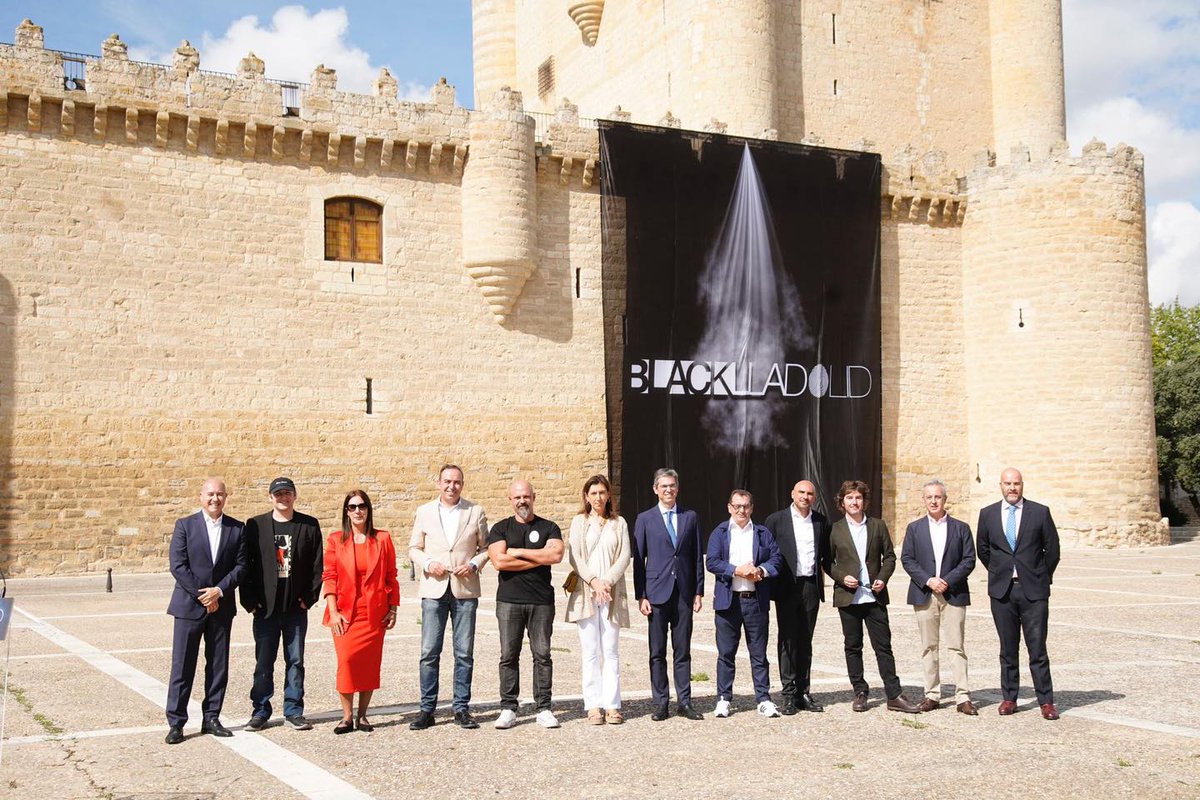 CuatroRayas's tweet photo. El vínculo entre #CuatroRayas y @cpgellida es estrecho. Como ya sabrás, nuestra #bodega colabora con @Blacklladolid, el certamen literario que coordina y que en septiembre de 2023 celebró su tercera edición con #Longverdejo como vino oficial 🥂 https://t.co/9CkjIcunwf