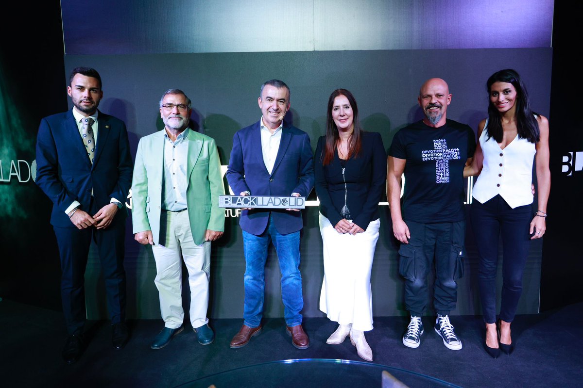 CuatroRayas's tweet photo. El vínculo entre #CuatroRayas y @cpgellida es estrecho. Como ya sabrás, nuestra #bodega colabora con @Blacklladolid, el certamen literario que coordina y que en septiembre de 2023 celebró su tercera edición con #Longverdejo como vino oficial 🥂 https://t.co/9CkjIcunwf