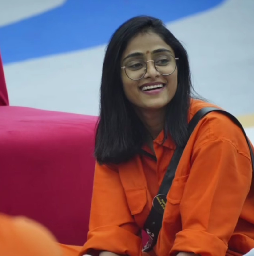 Anagha_Shiv's tweet photo. She has been called many things,
Good, bad and ugly words.
But "A Coward" is not one of them.
And hopefully "A Winner" will be one of them.
#SS
#SangeethaSringeri
#SSForTheWin
#bbk10
EMERGING WINNER SANGEETHA
✌️ https://t.co/gbjn8rZ1vj