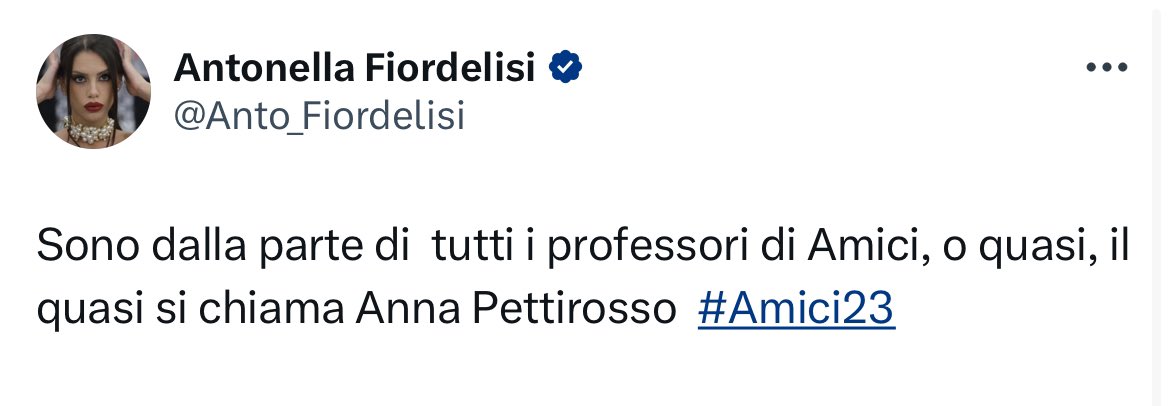 annare___'s tweet photo. “la sua penna non funziona” 
il disco d’oro messo in bella mostra in quello studio sta ad indicare la grande cazzata che ha detto la pettinelli. anche oggi quindi dobbiamo ribadire questo concetto: 
#amici23 https://t.co/SMRcSac4B2