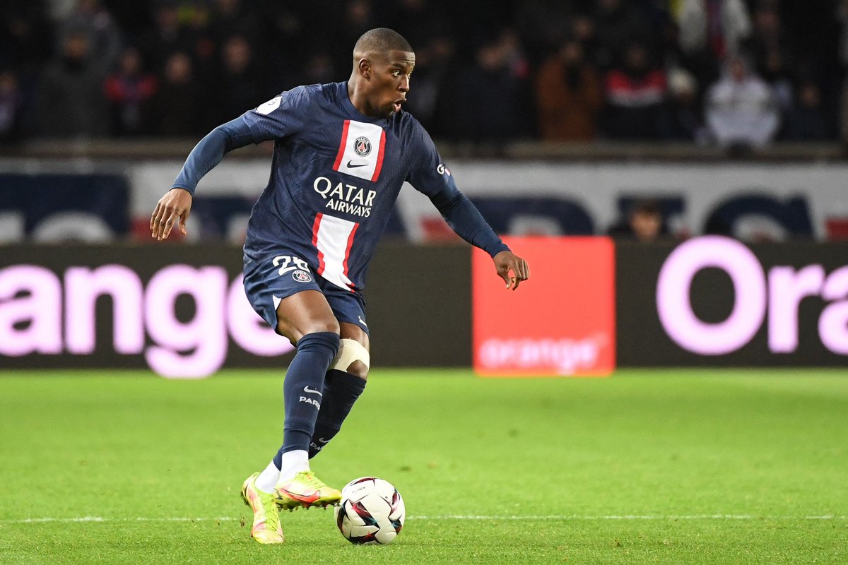 FabrizioRomano's tweet photo. 🚨🔴 Bayern have opened talks to sign Nordi Mukiele from Paris Saint-Germain. He’s one of the names in the list.

Talks are ongoing for loan deal with buy option in excess of €25m, as L’Équipé reported.

🇫🇷 PSG are still discussing internally — while Tuchel has approved Mukiele. https://t.co/Ab58LLB0Pu