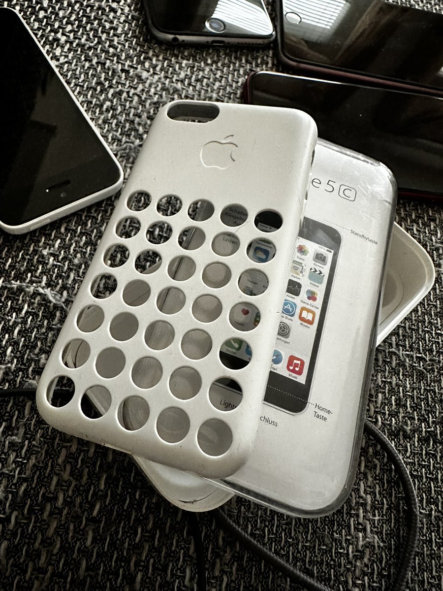 2edgesth's tweet image. #iPhone5c 🩶