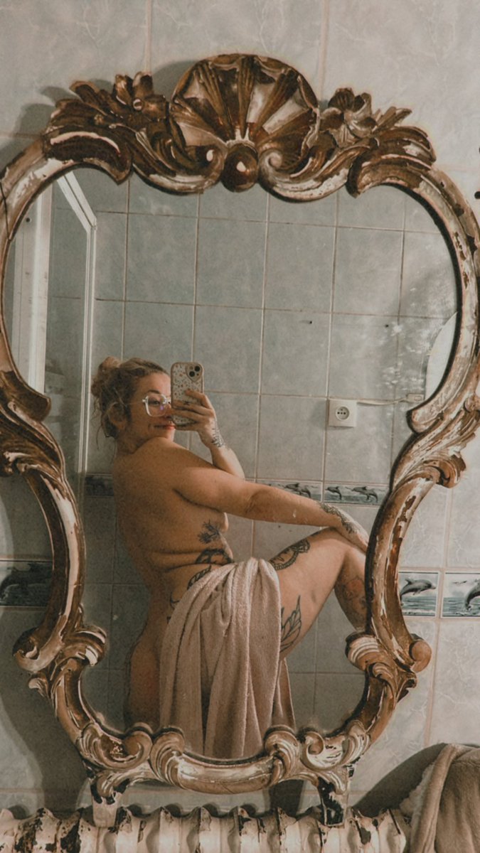 SainteMarnie's tweet photo. 100 RT et la serviette tombe 😈 https://t.co/fDyoyqlbtv