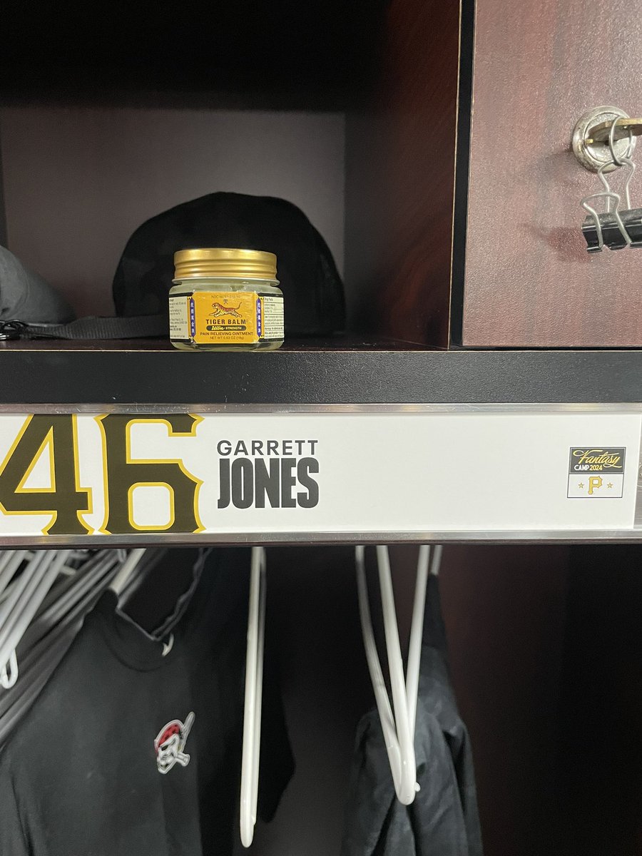 Garrett Jones tweet media