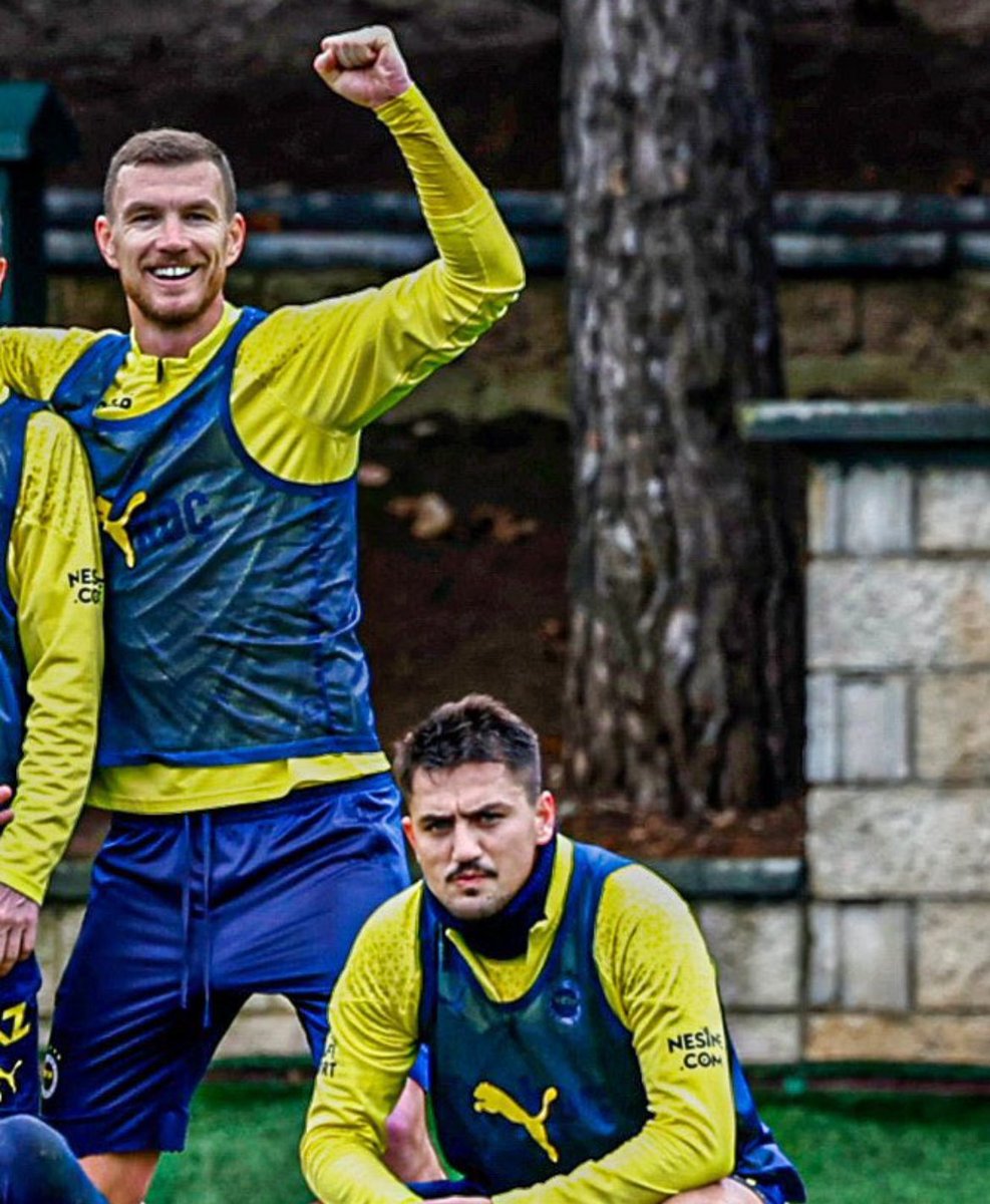 Abi kardeş memleketin ayarlarıyla oynamaya devam <a href="/EdDzeko/">Edin Džeko</a> <a href="/cengizunder/">Cengiz Ünder</a>