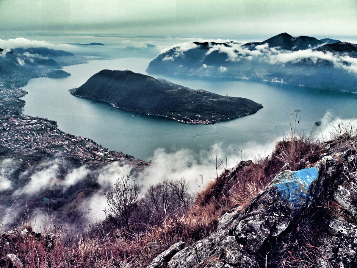 lubon72's tweet photo. In una giornata umida e malinconica un'escursione ad anello su sentieri poco frequentati fra Marone e Sale Marasino,  con partenza direttamente dal lago d'Iseo...
La varietà di ambienti del territorio bresciano è davvero unica! https://t.co/wzcD7sfRIF