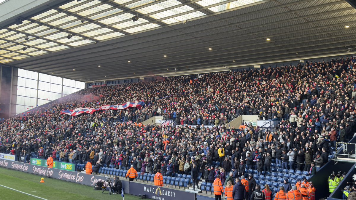 AwayDays_'s tweet photo. 5,000 Aldershot Town fans at West Brom today. #ATFC https://t.co/cdcSg2j0k1