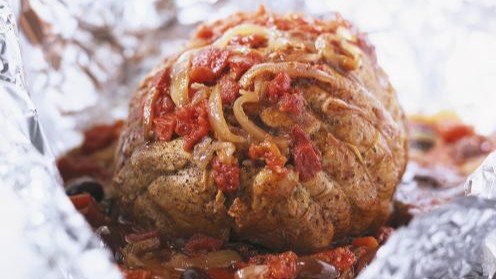 Sundays are made for this Greek-style Veal shoulder roast from <a href="/RicardoRecipes/">RICARDO</a> 🔗 loom.ly/GhCbSeM #VealLove #VealAtHome