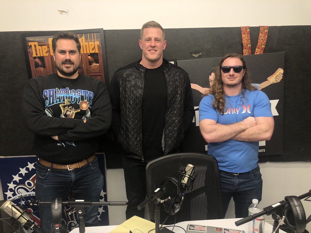 ThisDayInBSS's tweet photo. .@JJWatt 🤝 @barstoolsports
Who woulda thunk it back in 2016 haha.. #HeyJJ @PardonMyTake @ForePlayPod @NjTank99 https://t.co/ePEScR4g01