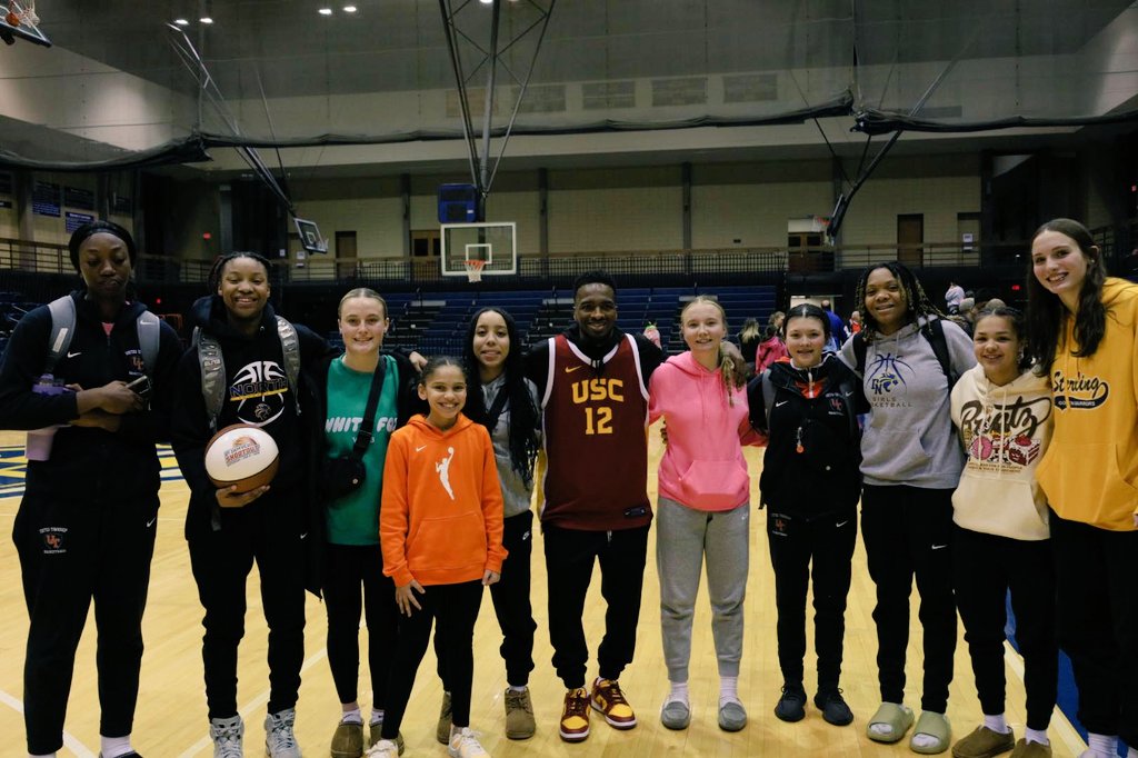 Women's Basketball Been Dope! The Work Continues! @lorenaawouu @BourrageDivine @marti_isla @moniquenelson_ @AlainaD04 @MariahT0303 @CiaraMcmath @PenaKaylie @Jossyj22 @madisonoaustin ✨️